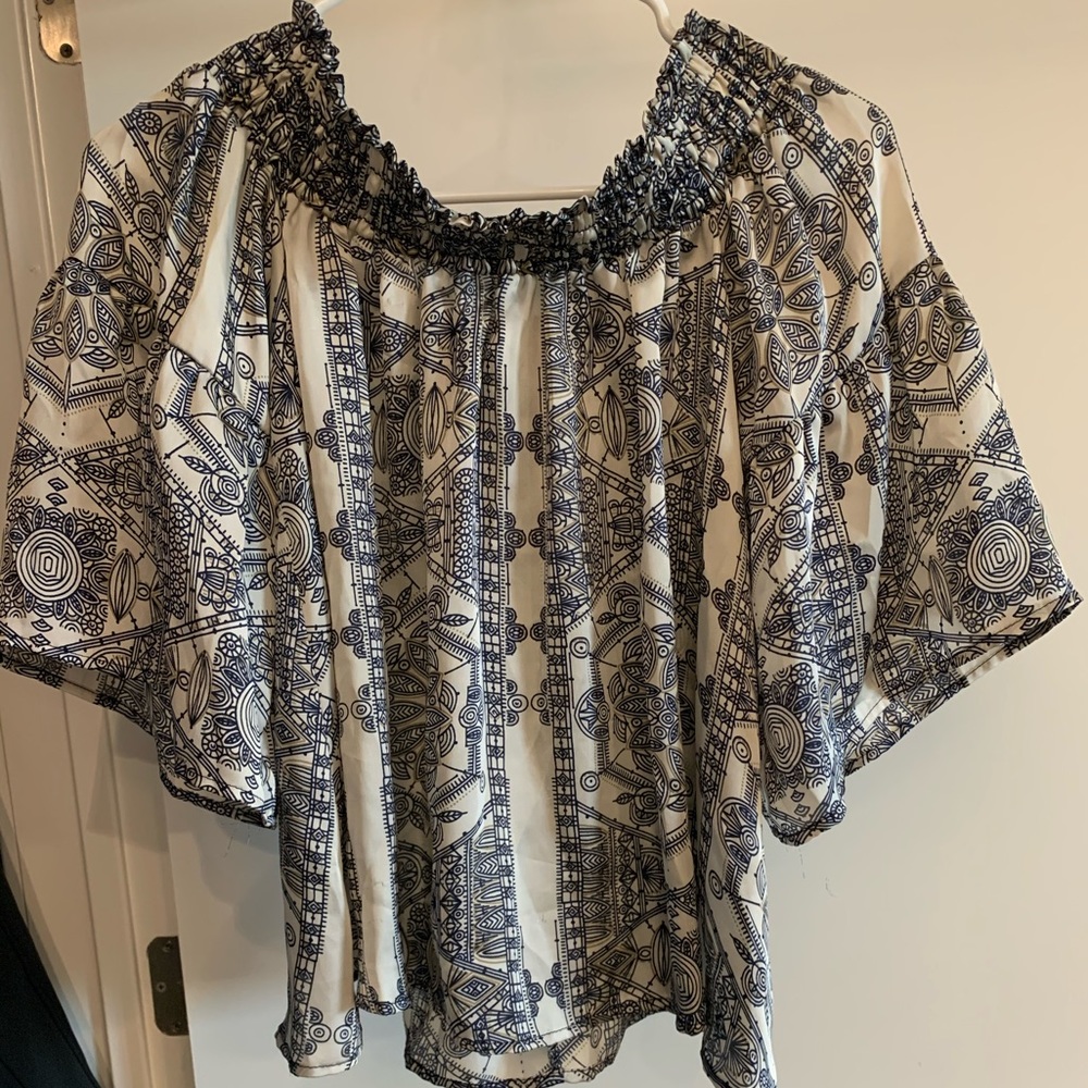 Women’s LULUS blue and white top